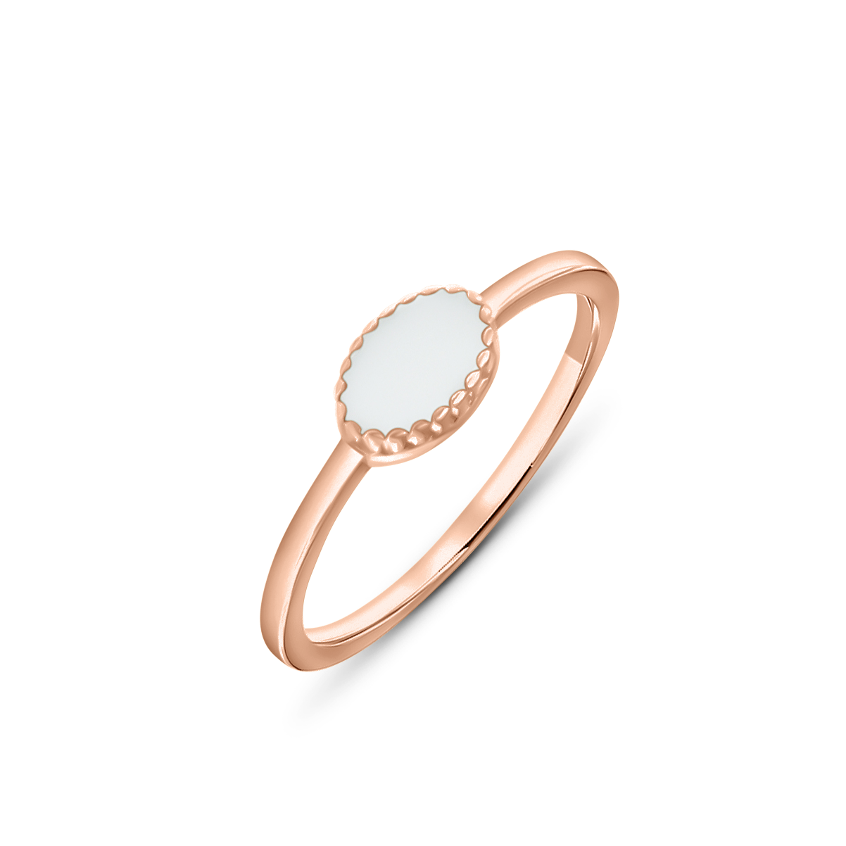 La bague Luna Lait Maternel Or de Mama Jewels est une délicate bague en or rose ornée dune pierre blanche ovale sertie dans un design de lunette perlée. Son anneau fin et lisse rehausse lallure raffinée de cette pièce intemporelle, rappelant une élégante simplicité.