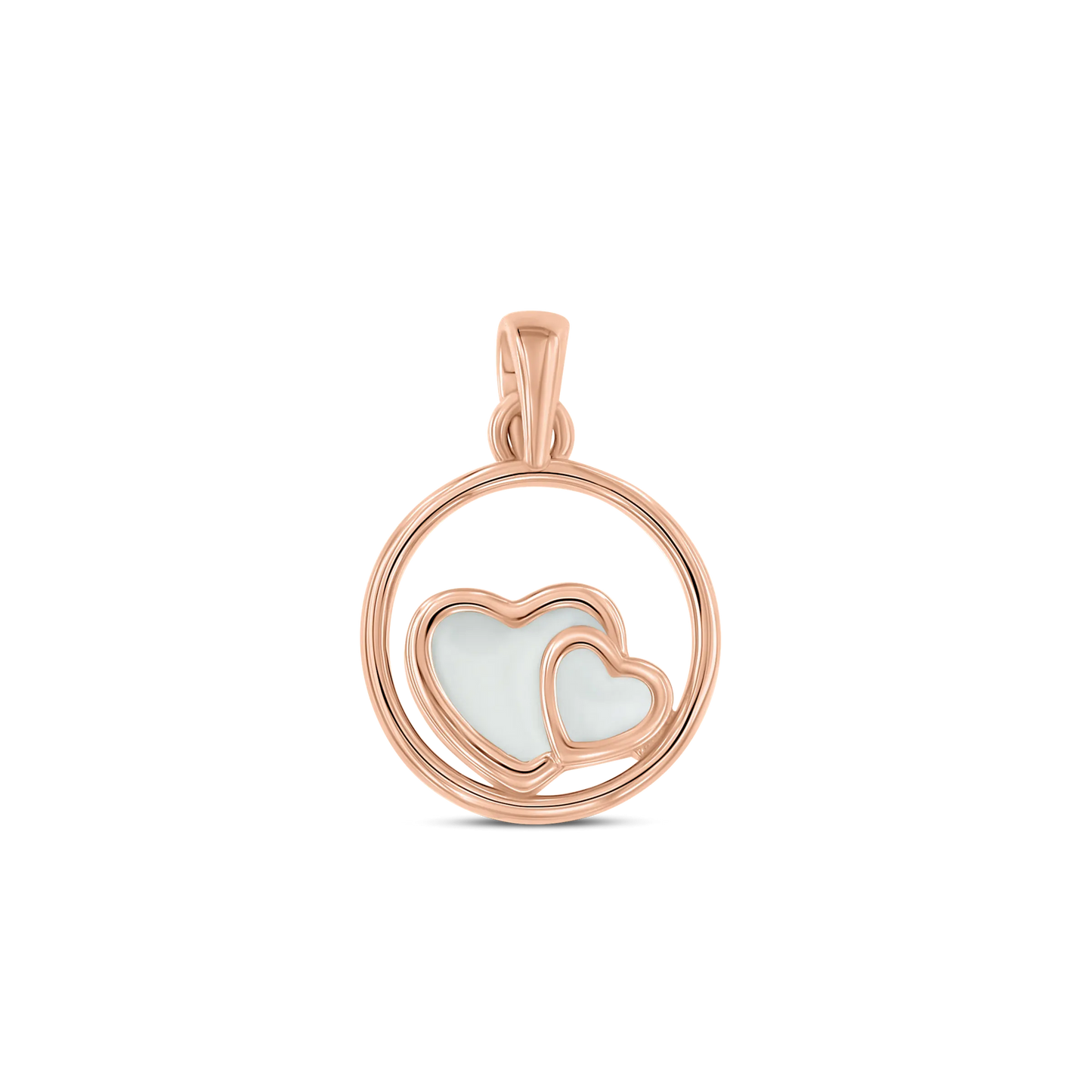 Découvrez le pendentif Amélie de Mama Jewels, une création en or rose époustouflante. Ce pendentif lait maternel présente deux cœurs entrelacés, lun avec un centre gris épuré, élégamment placés dans un cadre circulaire sur un fond noir élégant.