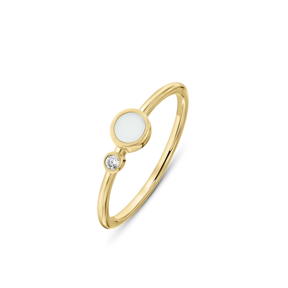 La bague Giulia | Bague Lait Maternel Or de Mama Jewels présente un design en or minimaliste avec une grande pierre blanche circulaire et une pierre ronde transparente plus petite sur une bande fine.
