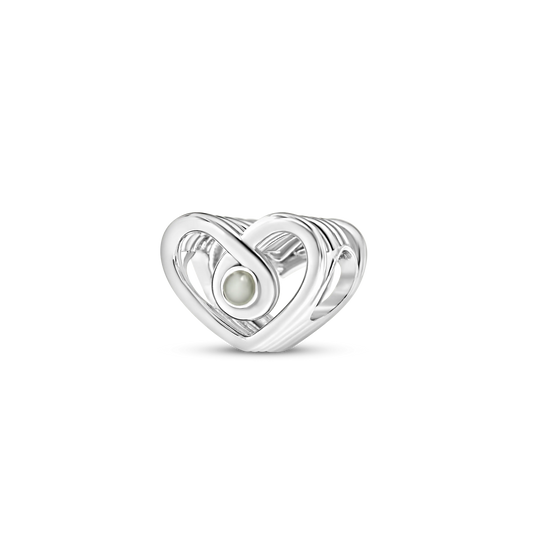 Charm Bente en lait maternel en argent rhodié, cœur ouvert avec une pierre ronde en lait maternel
