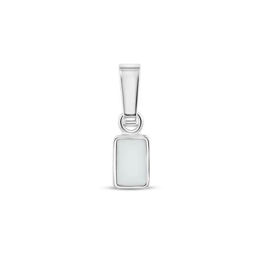 Pendentif en argent 925 avec une résine contenant du lait maternel, forme rectangulaire et finition polie.