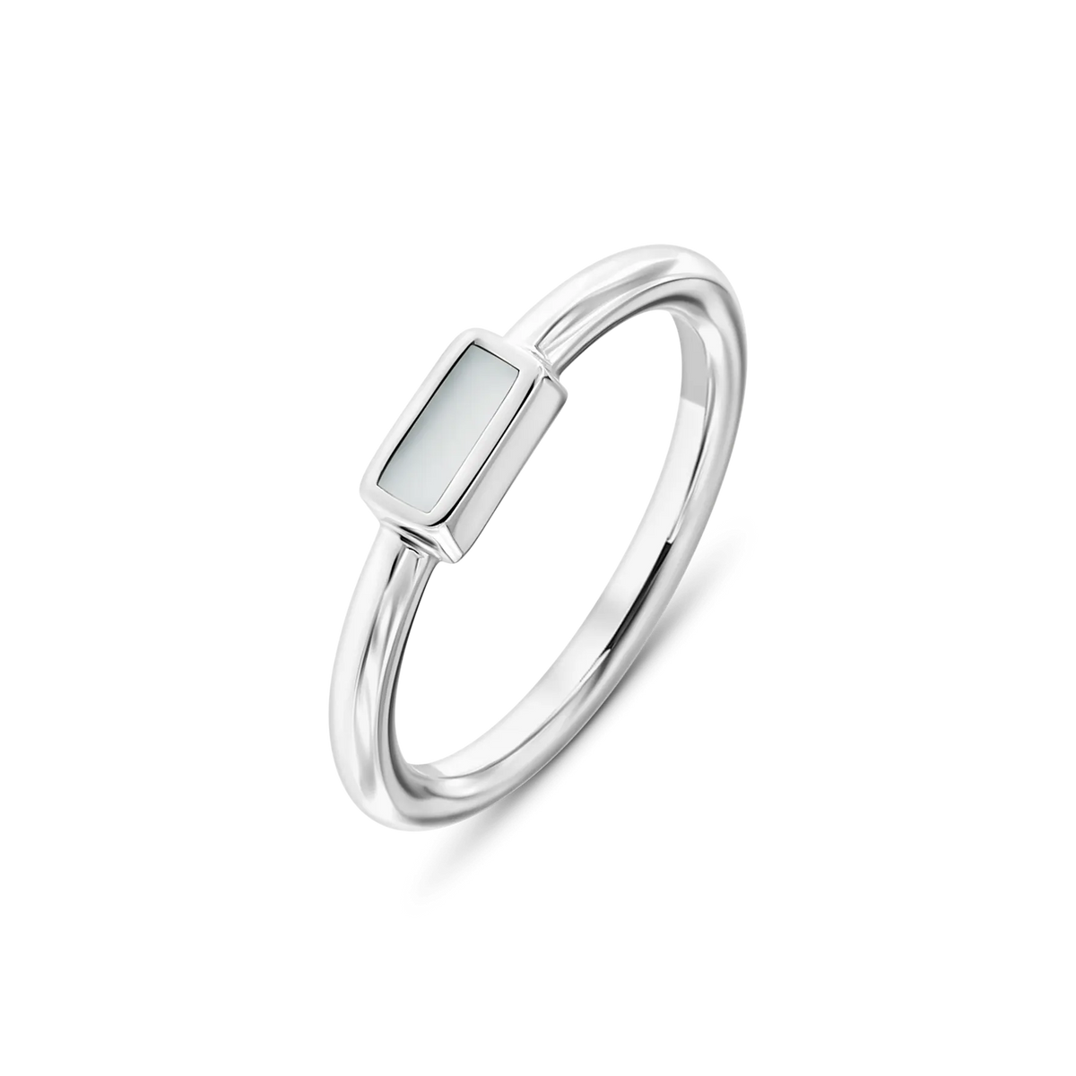 Bague en lait maternel Britt en argent, petite pierre de lait rectangulaire dans un bord net