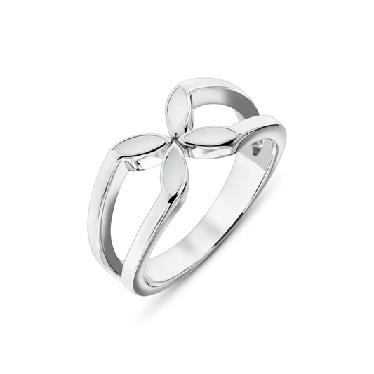 Bague en argent 925 avec motif de fleur, ornée de résine contenant du lait maternel, finition brillante.