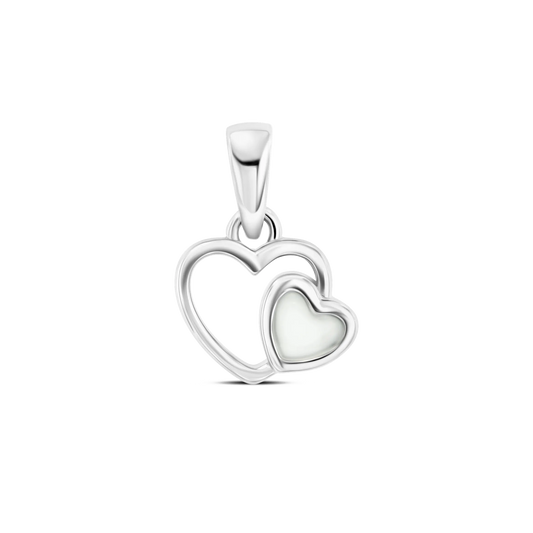 Pendentif en argent 925 en forme de cœurs entrelacés, avec une résine de lait maternel dans le cœur intérieur.