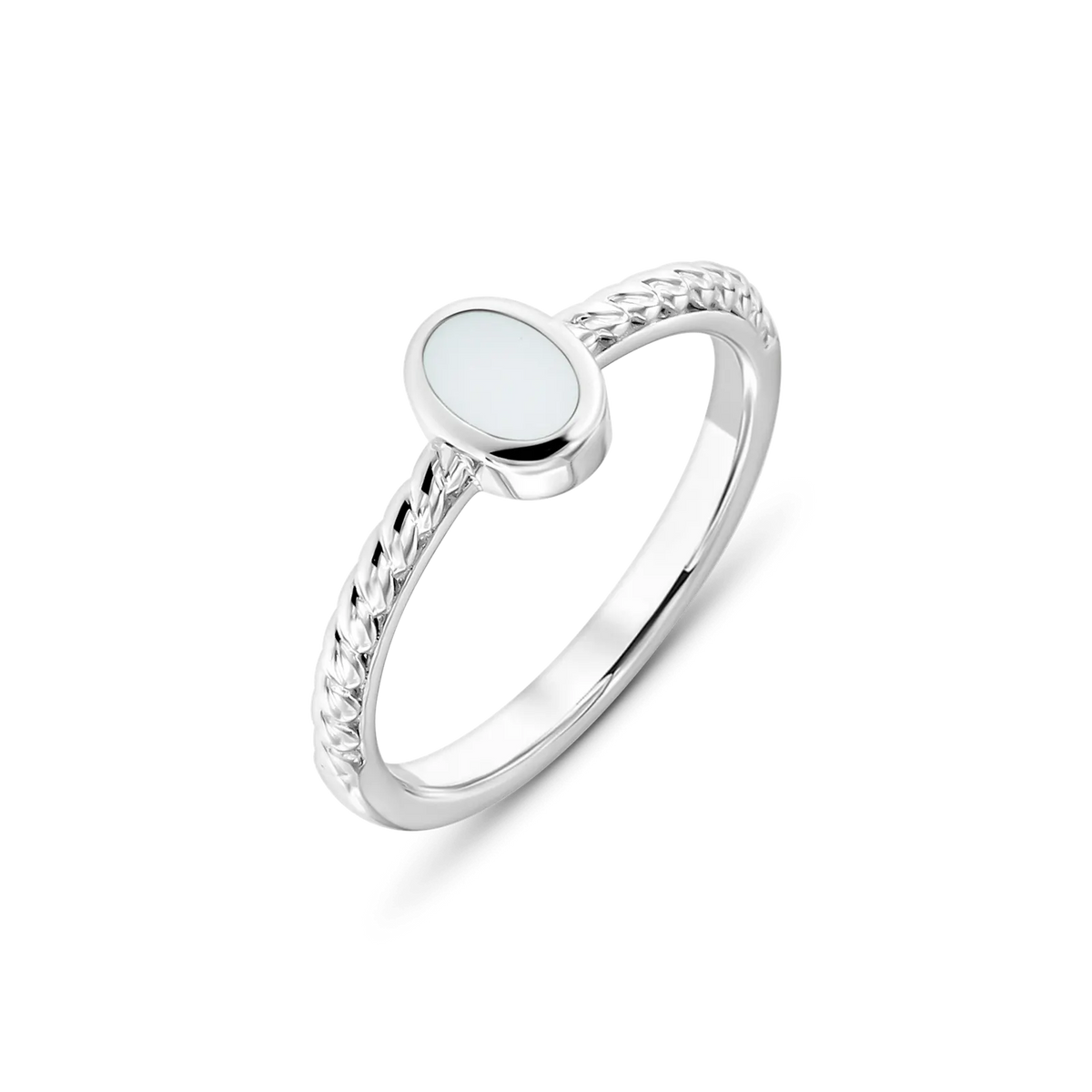 Bague Ilse en or blanc à anneau torsadé, pierre ovale de lait maternel dans un serti lisse