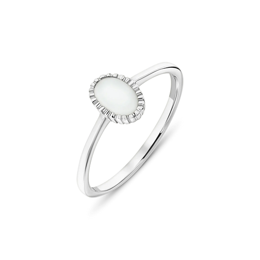 Bague Lauren en argent, pierre ovale de lait maternel verticale dans un bord strié