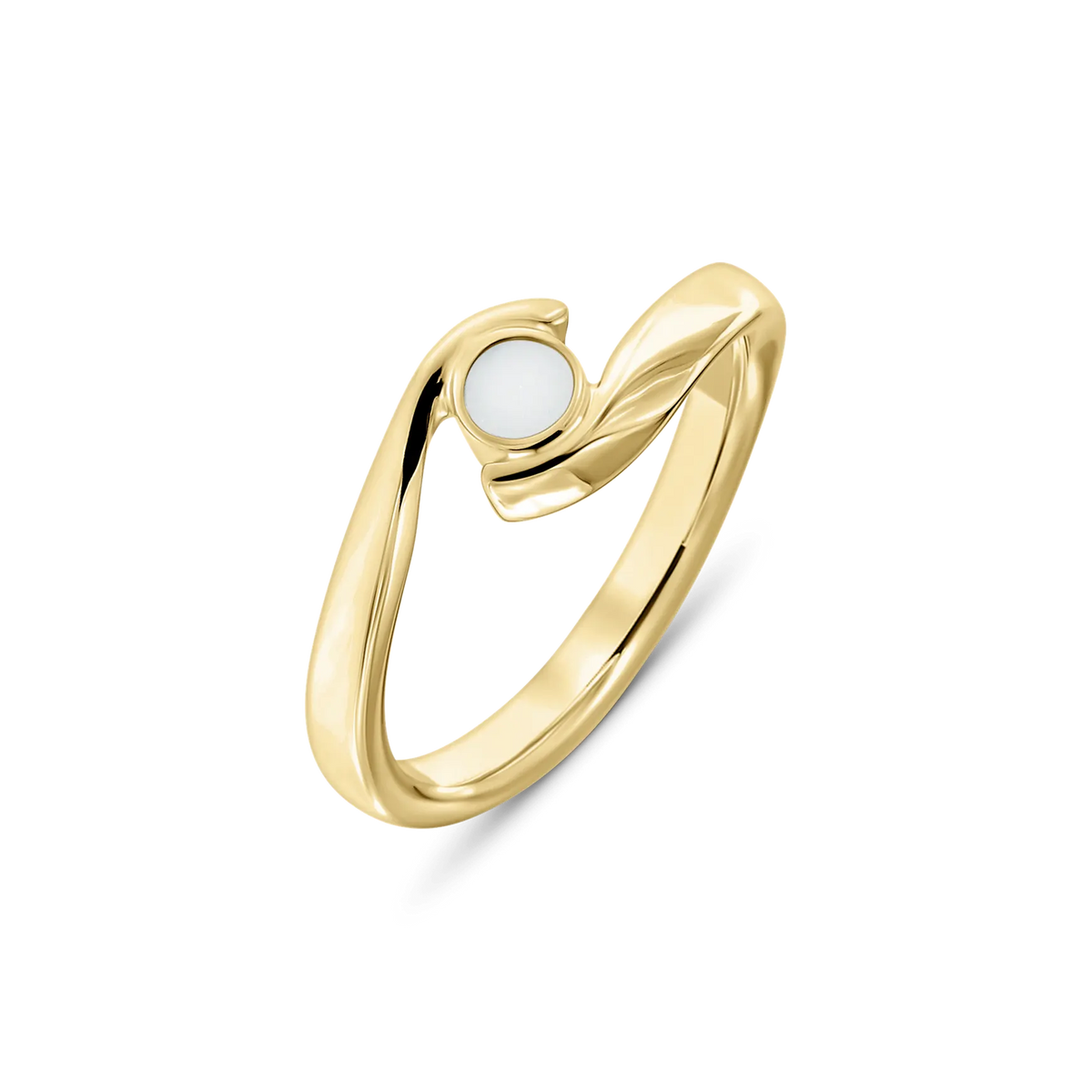 Bague Olivia en or jaune, anneau en courbe enroulé autour d'une pierre ronde de lait maternel