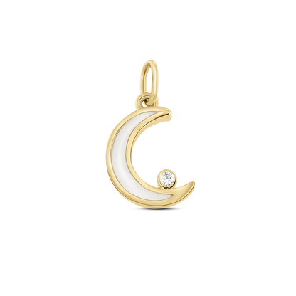 Le Pendentif Lait Maternel Or Ayla de Mama Jewels est un pendentif en forme de croissant de lune en or comportant un diamant semblable à une pierre de naissance à la base, avec une incrustation blanche lisse et une boucle pour une fixation facile de la chaîne.